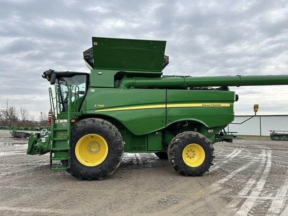 Image of John Deere S790 equipment image 1