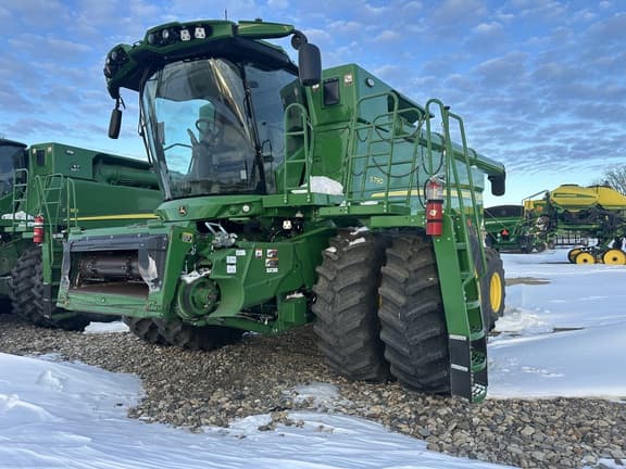 Image of John Deere S790 equipment image 4