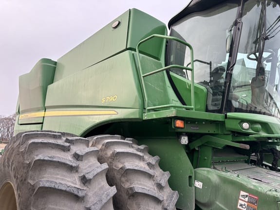 2023 John Deere S790 Equipment Image0