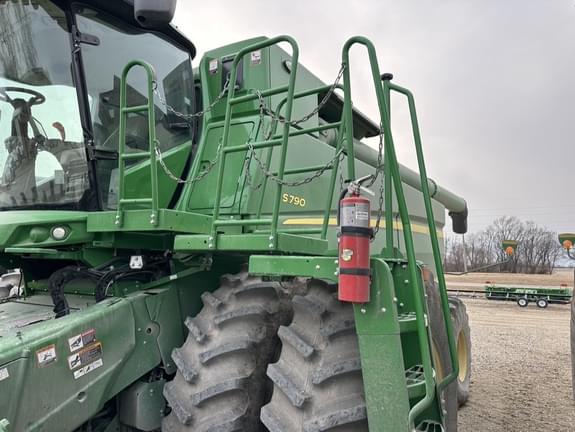 Image of John Deere S790 equipment image 3