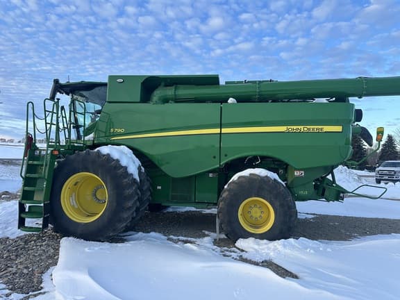 Image of John Deere S790 equipment image 1