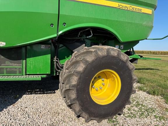 Image of John Deere S790 equipment image 2