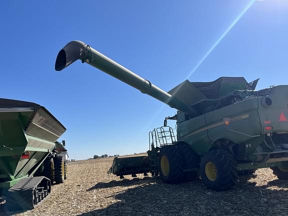 Image of John Deere S790 equipment image 2