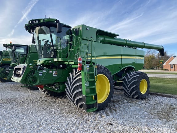 Main image John Deere S790