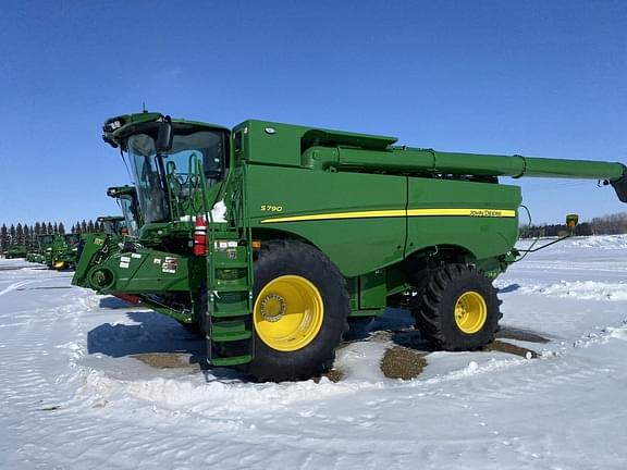 Image of John Deere S790 equipment image 1