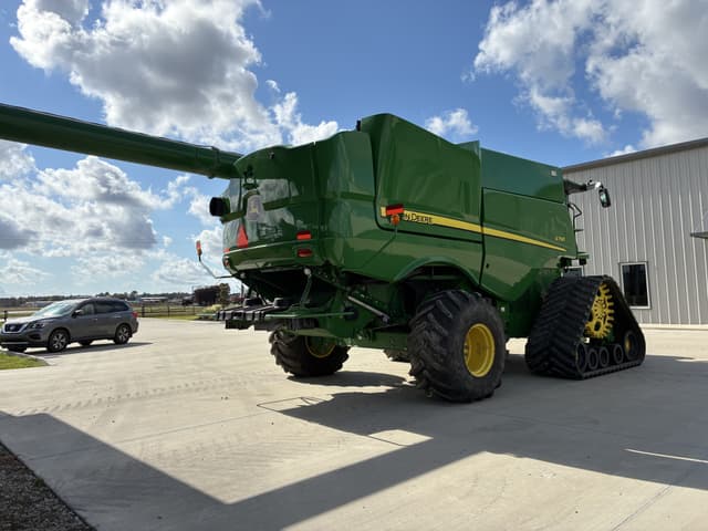 Image of John Deere S790 equipment image 4