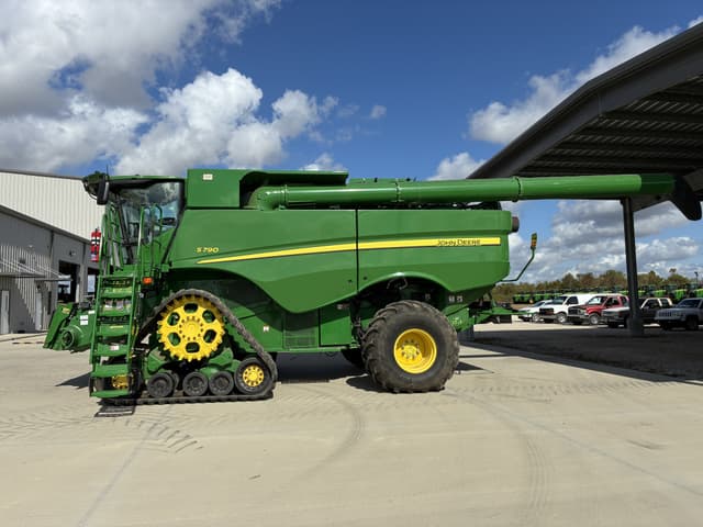 Image of John Deere S790 equipment image 1