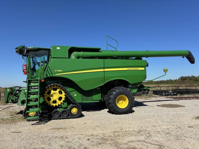 Image of John Deere S790 equipment image 1