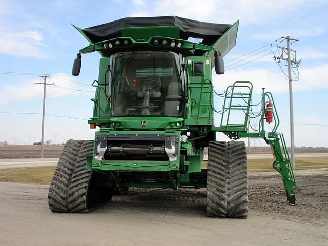 Image of John Deere S790 equipment image 1