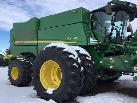 2023 John Deere S790 Equipment Image0