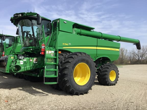 Image of John Deere S790 equipment image 1