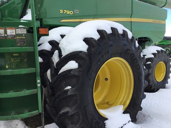 Image of John Deere S790 equipment image 3