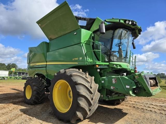 Image of John Deere S790 equipment image 2