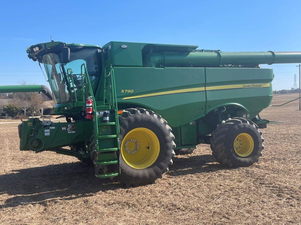 Main image John Deere S790