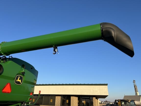 Image of John Deere S790 equipment image 4