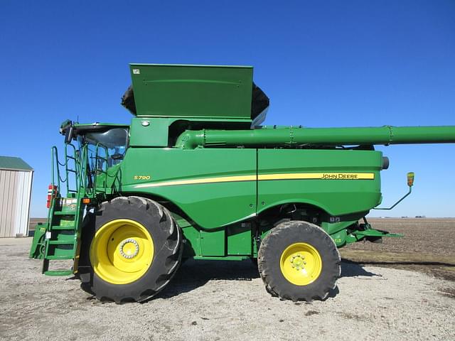 Image of John Deere S790 equipment image 1