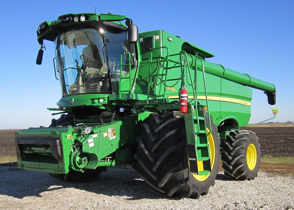 Image of John Deere S790 Primary image