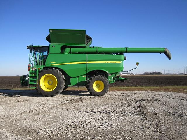 Image of John Deere S790 equipment image 3