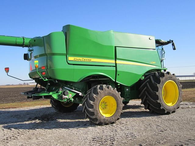 Image of John Deere S790 equipment image 2