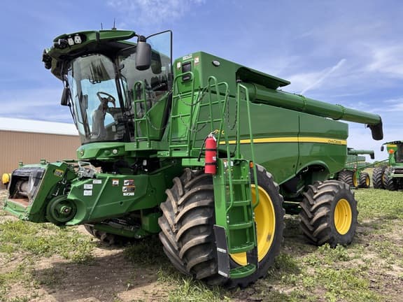 Image of John Deere S790 equipment image 2
