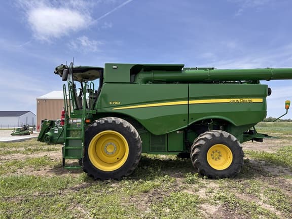 Image of John Deere S790 equipment image 3