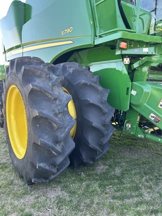 Image of John Deere S790 equipment image 4