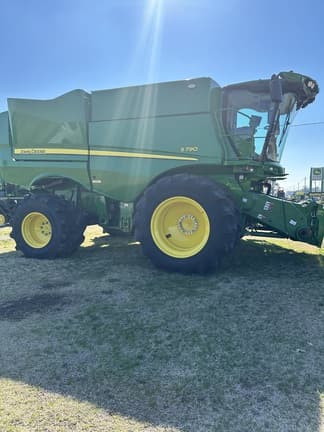 Image of John Deere S790 equipment image 2