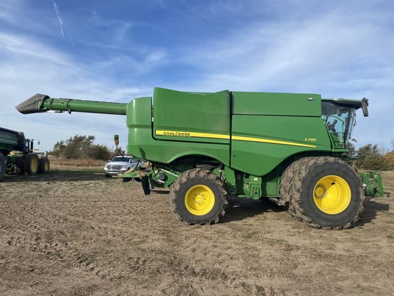 2023 John Deere S790 Equipment Image0