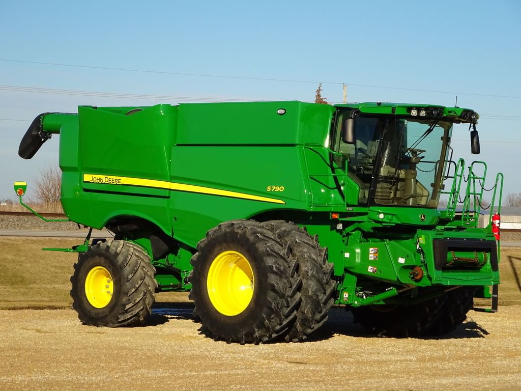 2023 John Deere S790 Equipment Image0