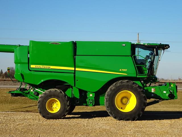 Image of John Deere S790 equipment image 1