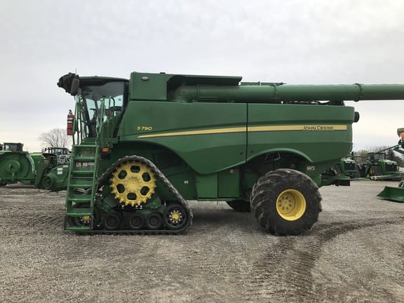 Main image John Deere S790