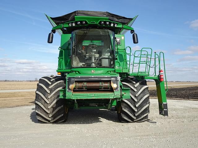 Image of John Deere S790 equipment image 1