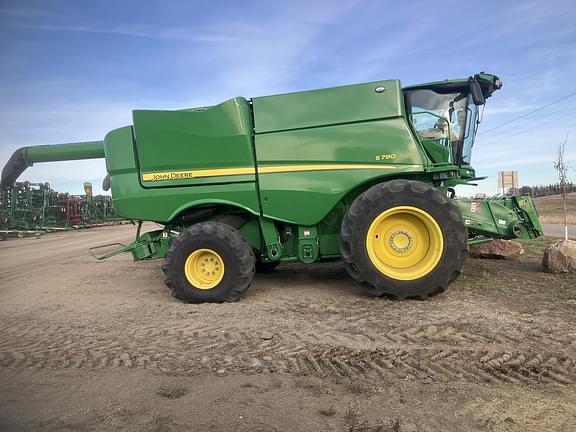 Image of John Deere S790 equipment image 2