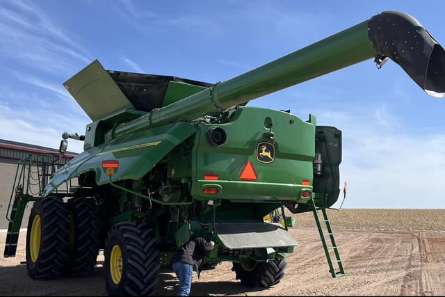 Image of John Deere S790 equipment image 4