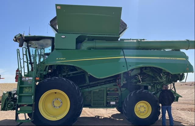 Image of John Deere S790 equipment image 3