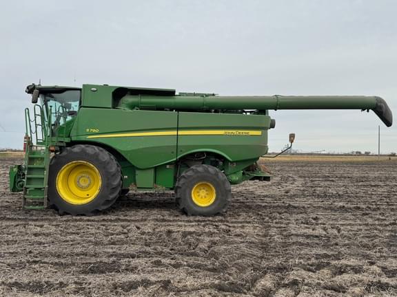 Image of John Deere S790 equipment image 4