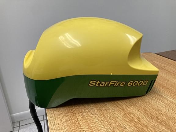 Image of John Deere StarFire 6000 equipment image 2