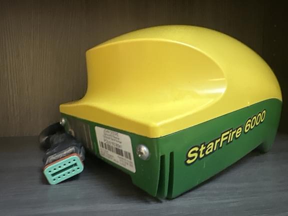 Image of John Deere StarFire 6000 equipment image 3