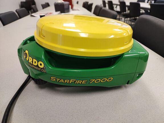 Image of John Deere StarFire 7000 equipment image 1