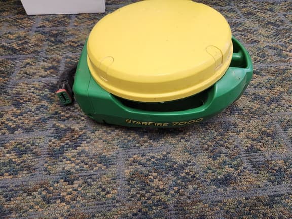 Image of John Deere StarFire 7000 Image 1