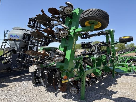 Image of John Deere ST12 equipment image 1