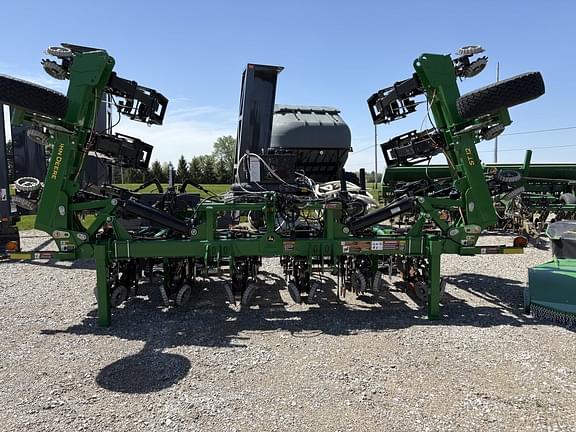 Image of John Deere ST12 Primary image