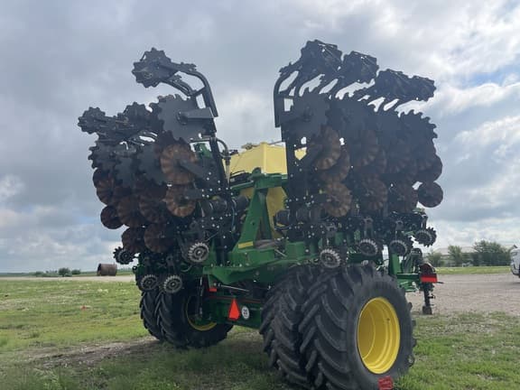 Image of John Deere ST12 equipment image 1