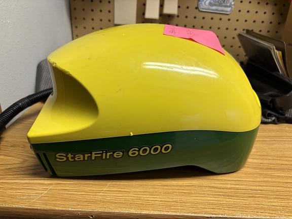 Image of John Deere StarFire 6000 equipment image 2