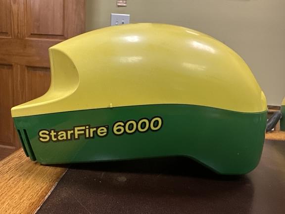 Image of John Deere StarFire 6000 equipment image 2