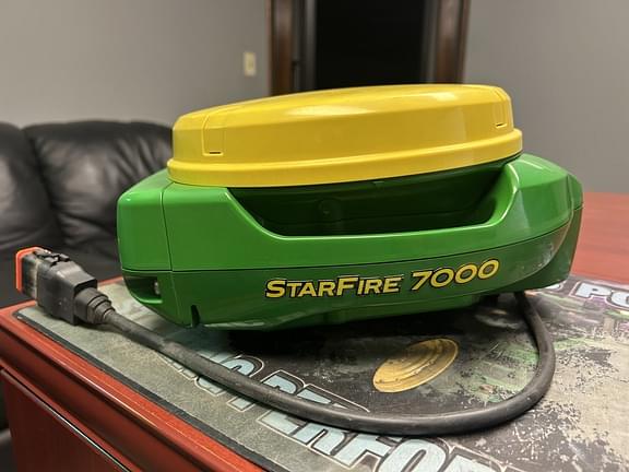 Image of John Deere StarFire 7000 equipment image 1