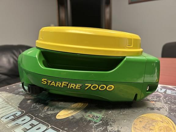Image of John Deere StarFire 7000 equipment image 2