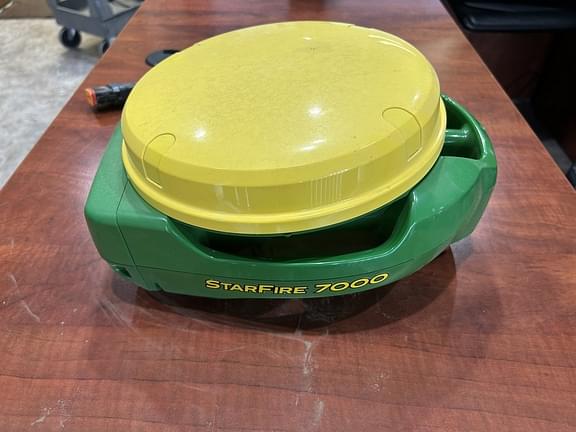 Image of John Deere StarFire 7000 equipment image 3