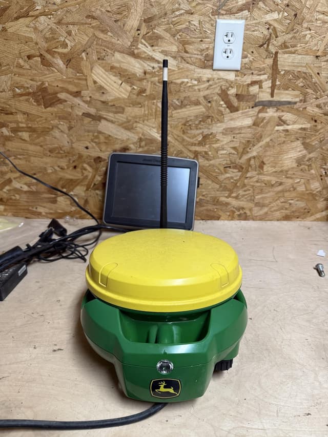 Image of John Deere StarFire 7000 equipment image 2