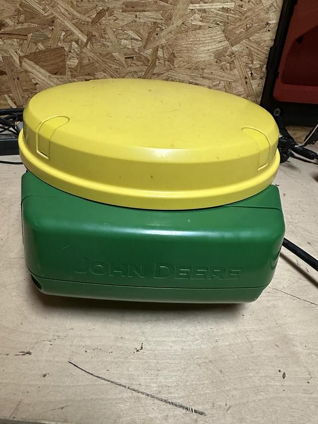 Image of John Deere StarFire 7000 equipment image 2